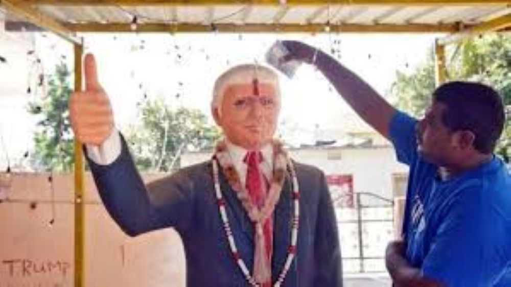 डोनाल्ड ट्रम्प की पूजा करते कृष्णा
